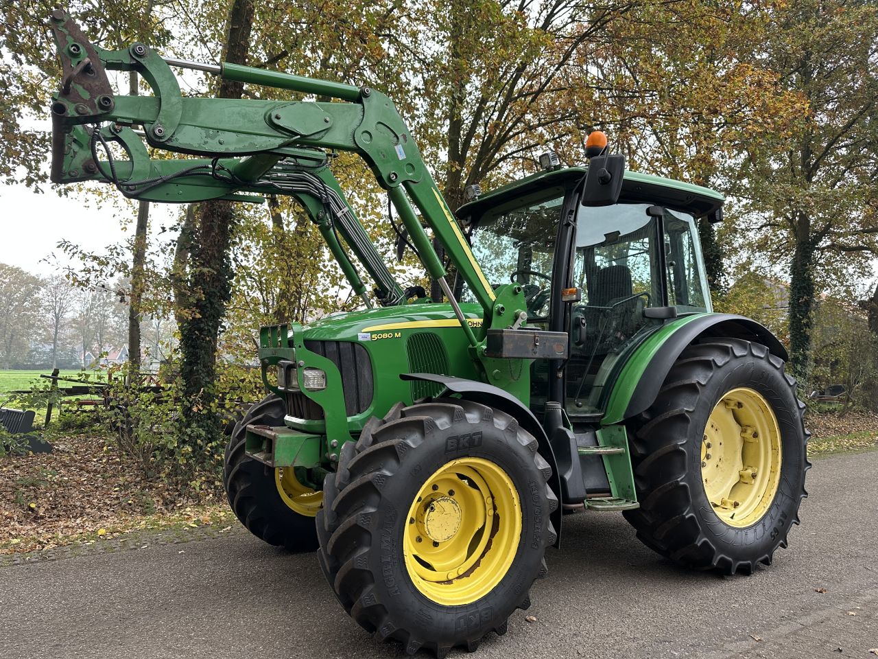 John Deere 5080M met frontlader