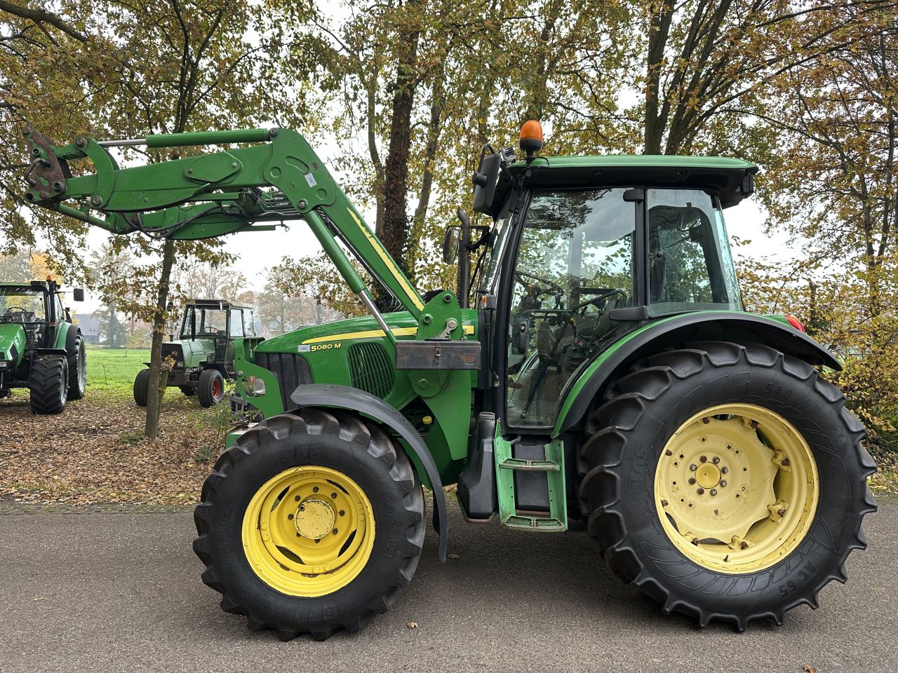 John Deere 5080M met frontlader