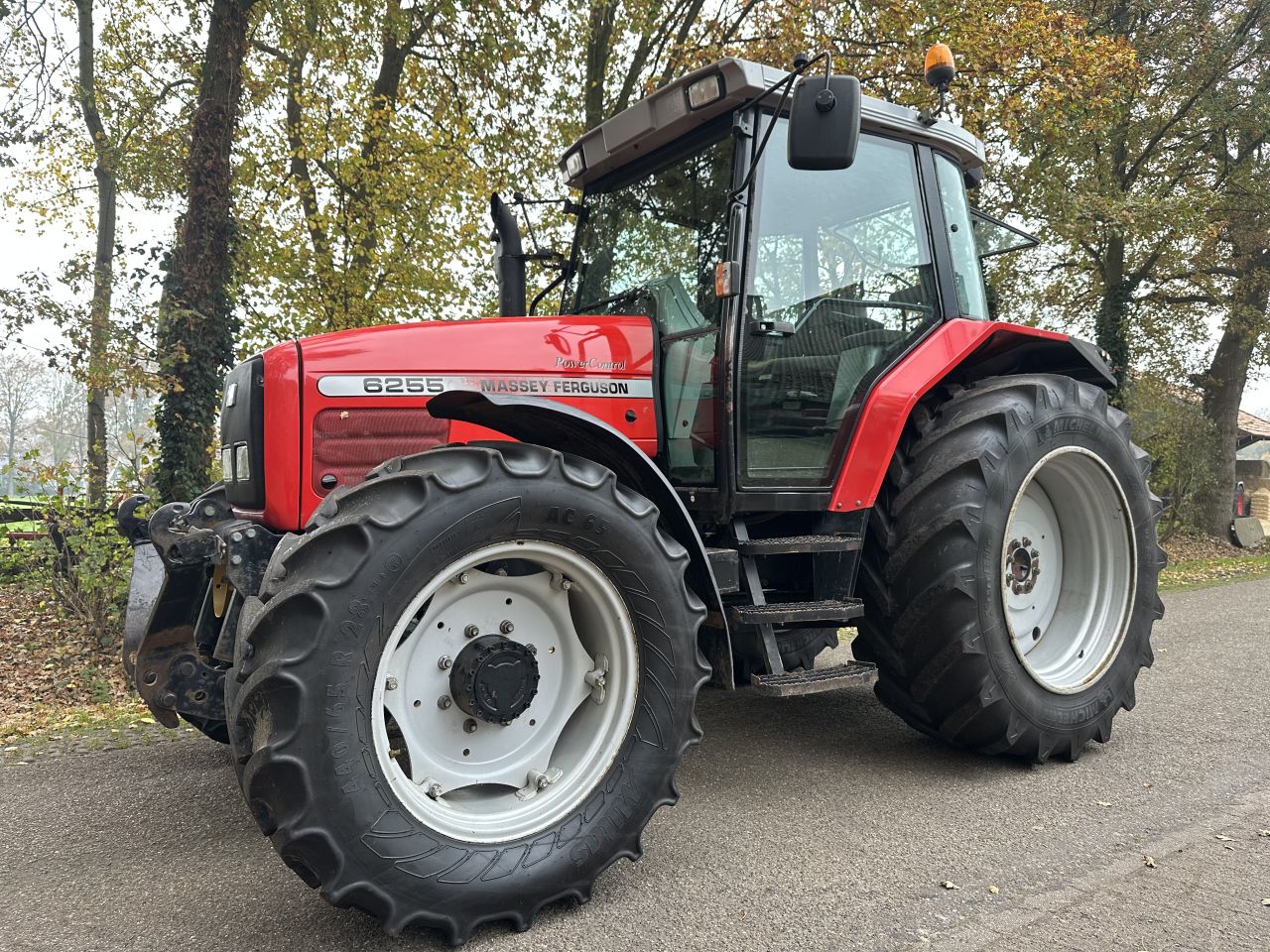 Massey Ferguson 6255