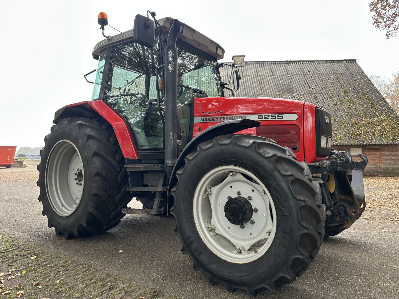Massey Ferguson 6255