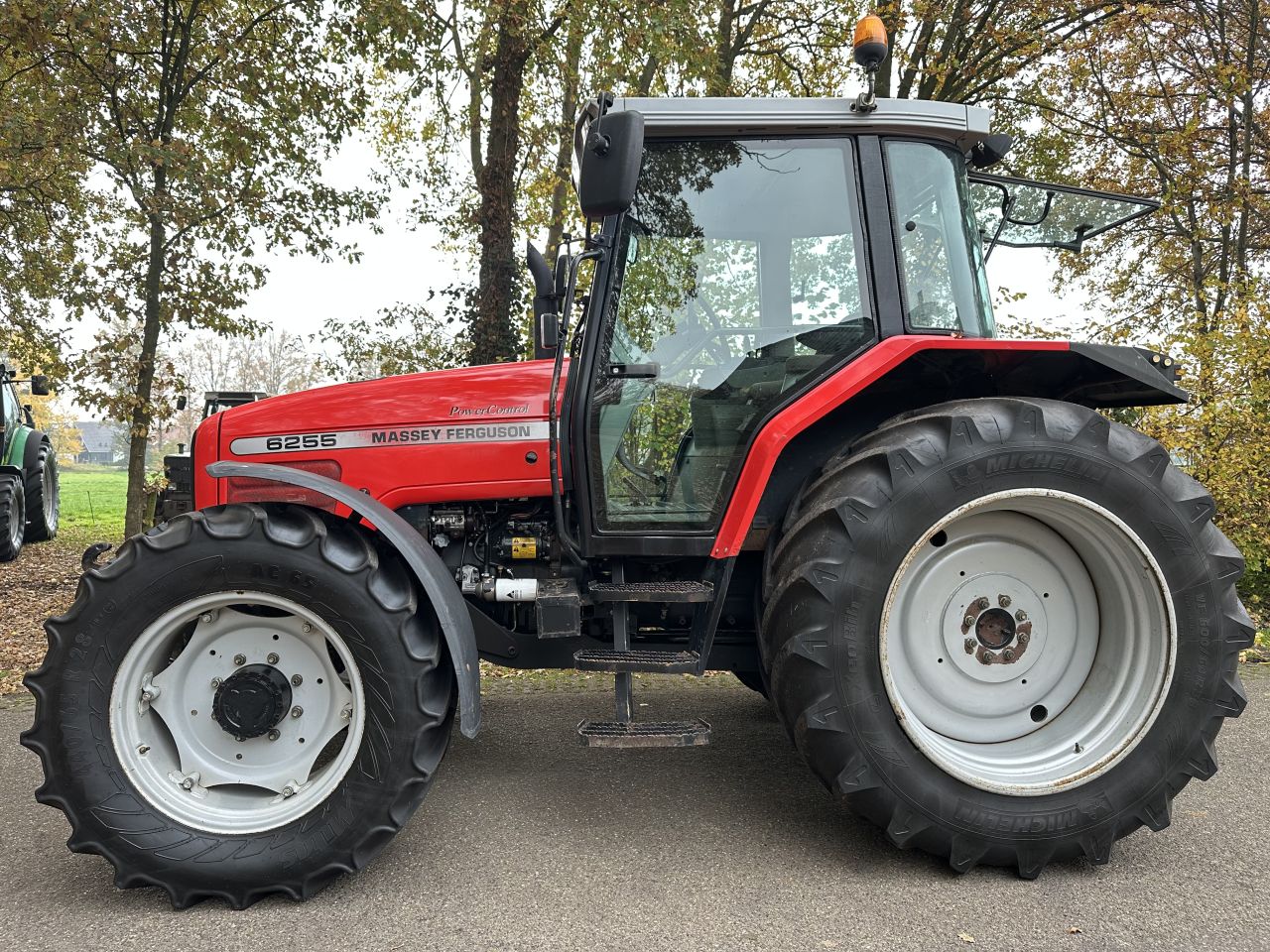 Massey Ferguson 6255