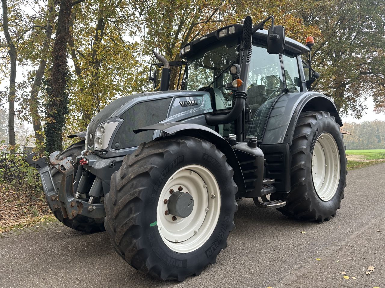 Valtra N143