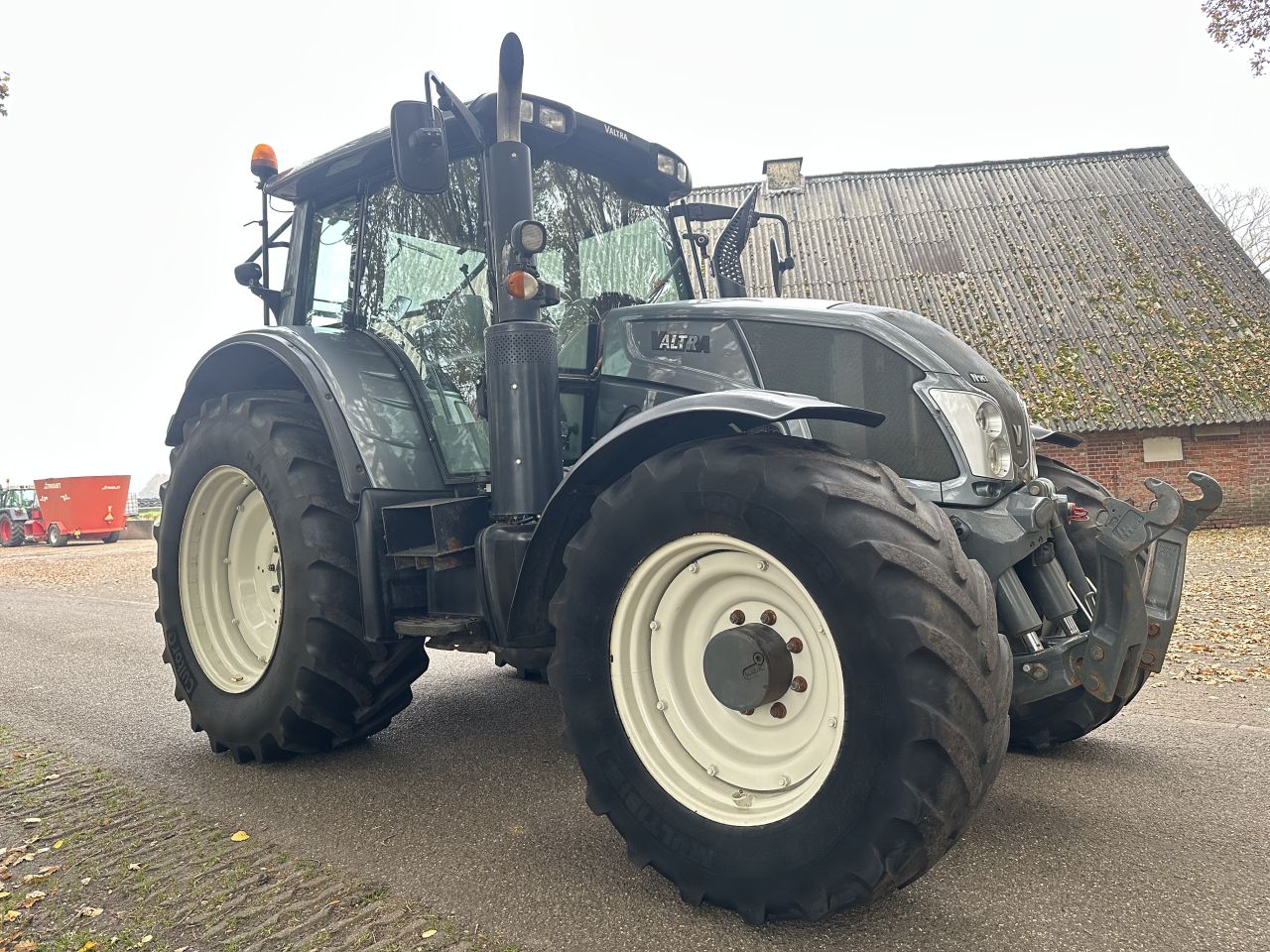 Valtra N143
