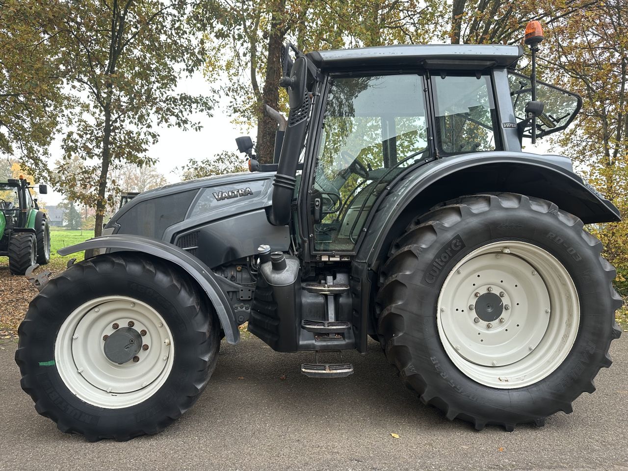 Valtra N143