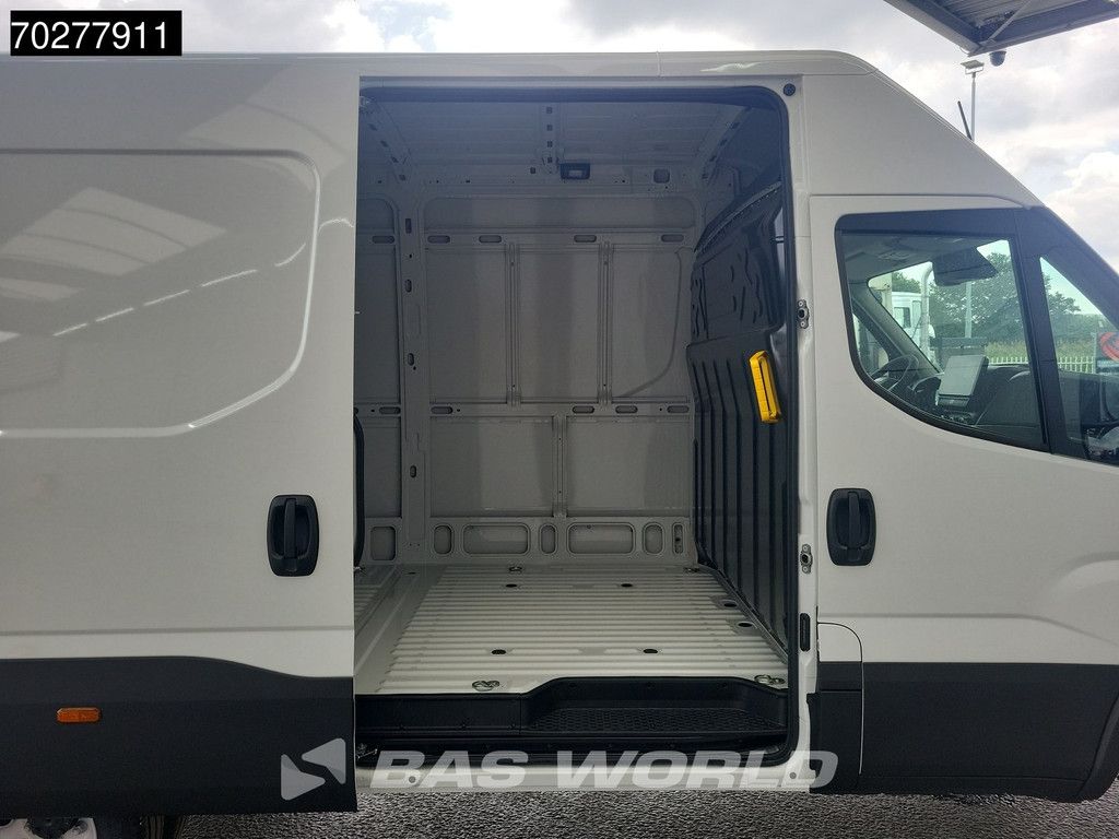 Iveco Daily 35C21 3.0L 210PK Automaat L2H2 Dubbellucht 3.5t Trekhaak LED ACC Navi Airco Camera Parkeersensoren Euro6 L3H2 12m3 A/C Towbar