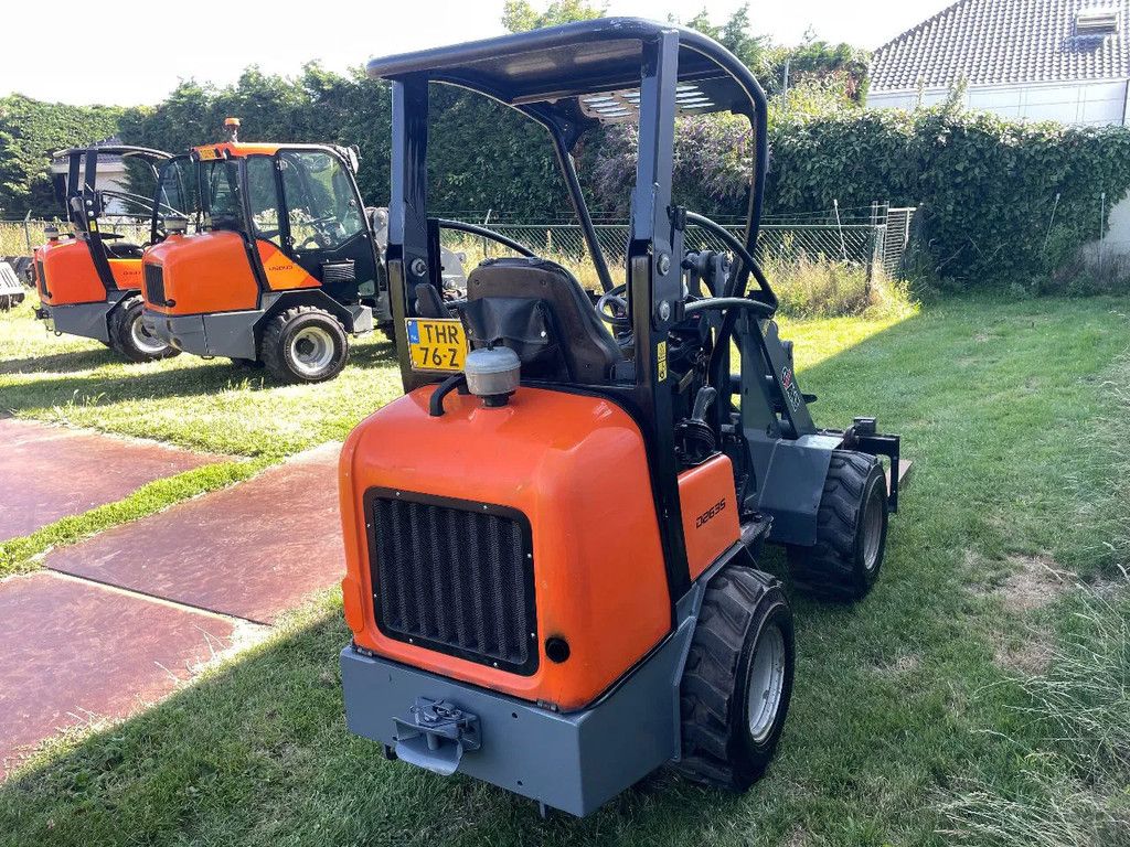 Giant 263S kniklader shovel