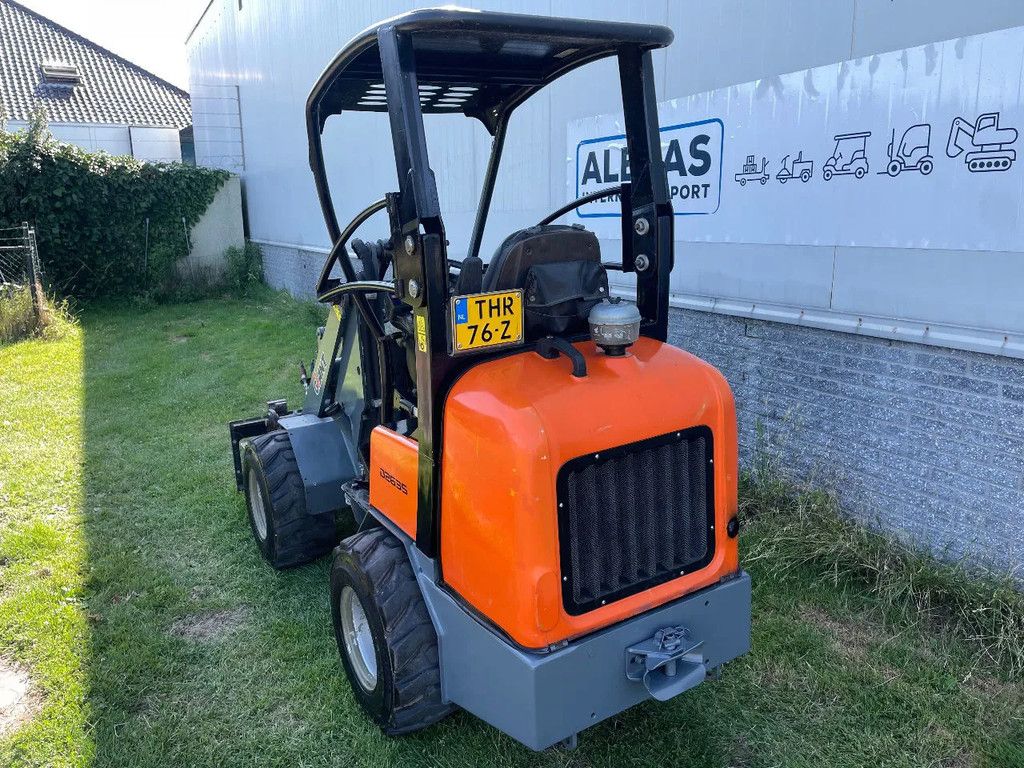 Giant 263S kniklader shovel