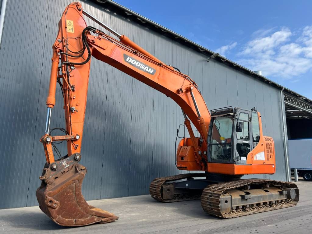 Doosan DX235LCR