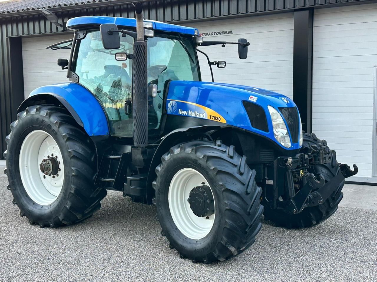 TE KOOP: zeer nette NEW HOLLAND T7030
