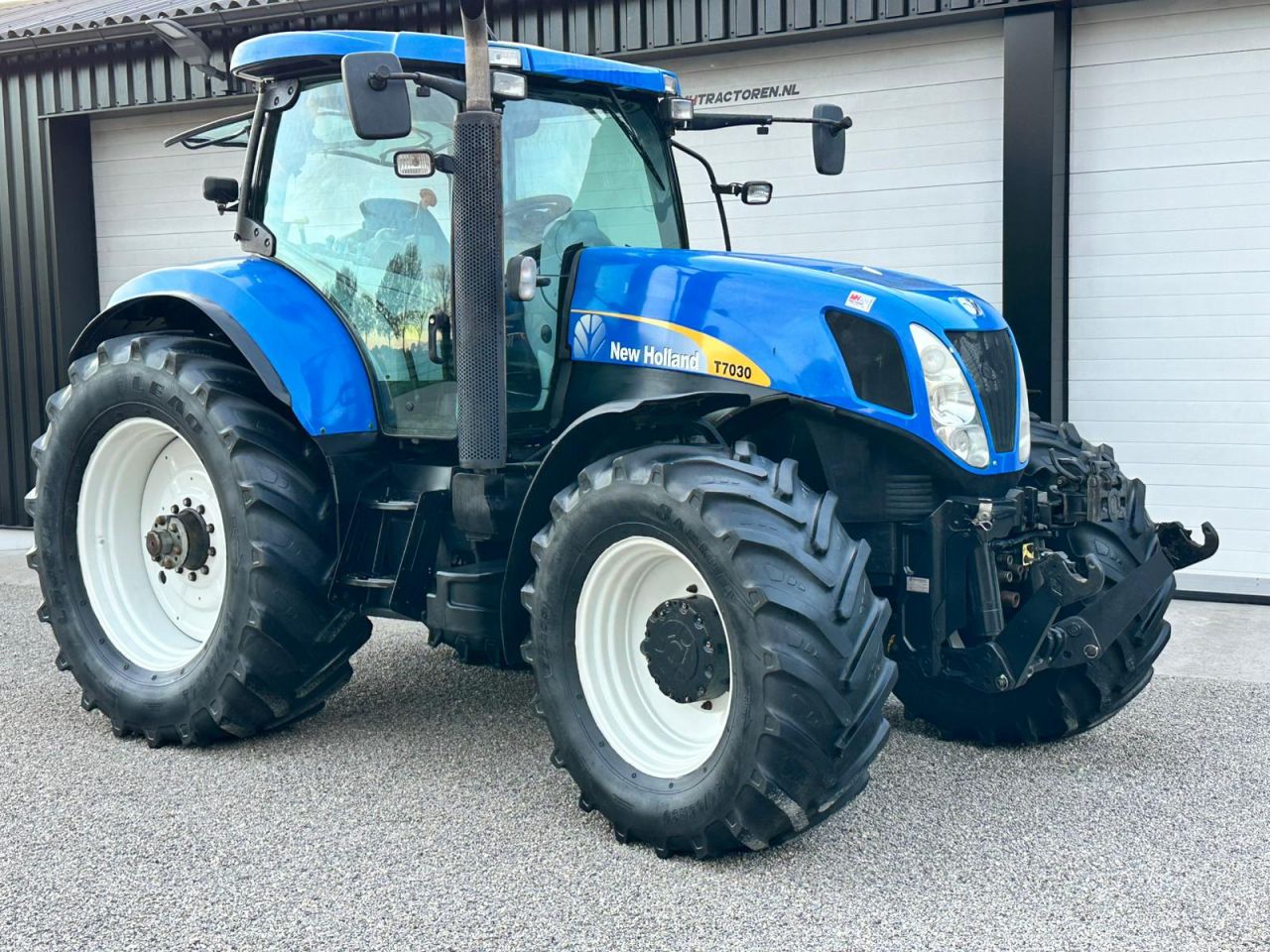 TE KOOP: zeer nette NEW HOLLAND T7030