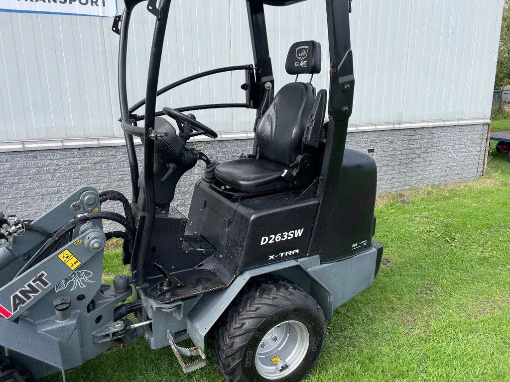 Giant 263SWT shovel kniklader met slechts 286 uur