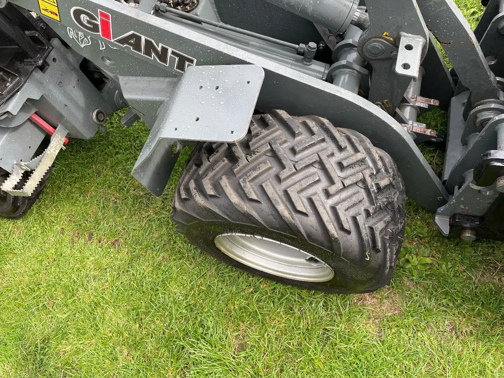 Giant 263SWT shovel kniklader met slechts 286 uur