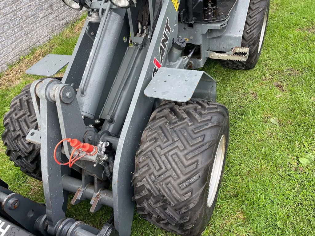 Giant 263SWT shovel kniklader met slechts 286 uur