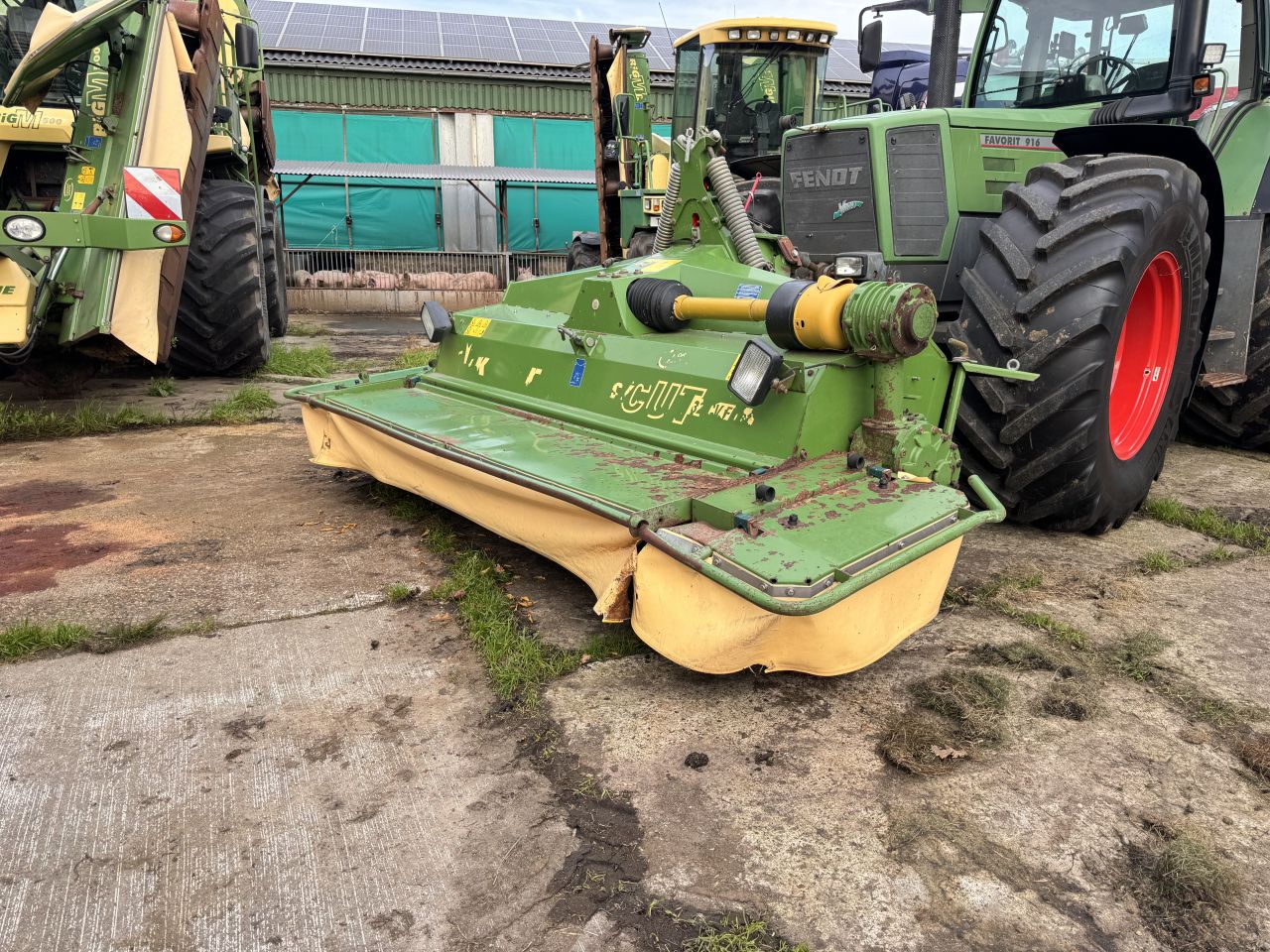 Krone Easycut 32 CV Float frontmaaier met kneuzer