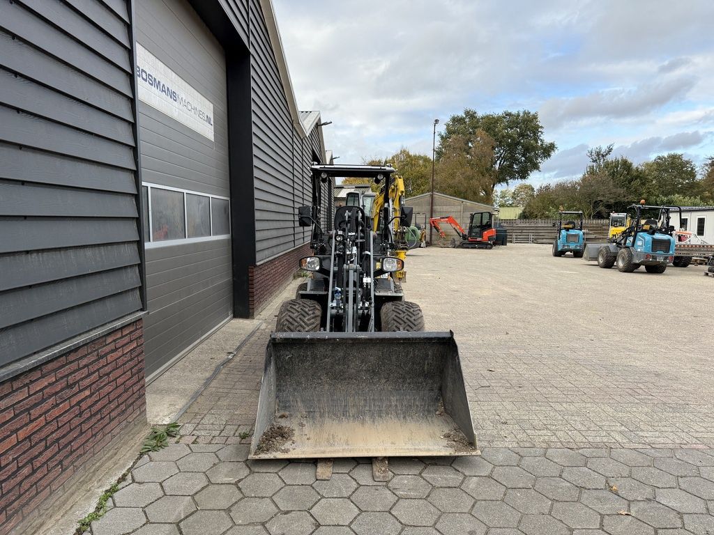 Giant G2700 HD + minishovel / kniklader DEMO 2025 50 uur