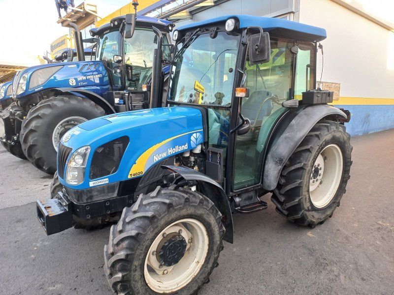 New Holland T4020 DeLuxe