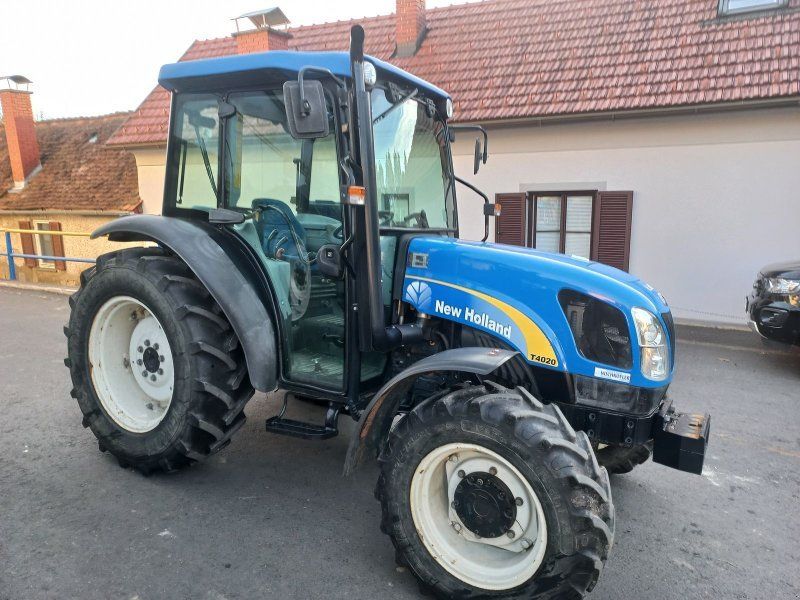 New Holland T4020 DeLuxe