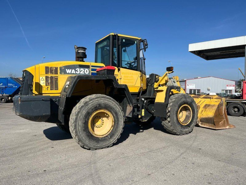 Komatsu WA320-5