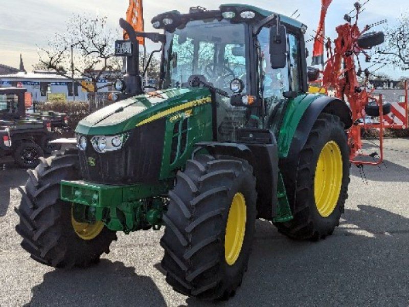 John Deere 6120M