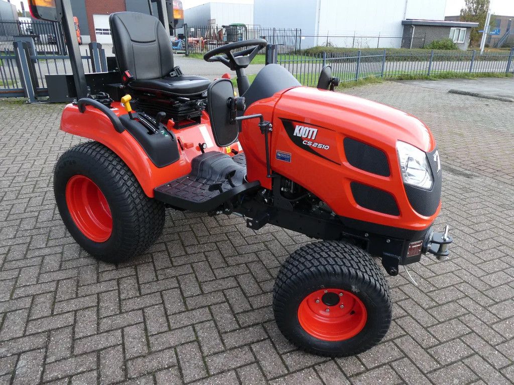 Kioti CS2510 4wd HST / 00001 Draaiuren / Hoge Gazonwielen
