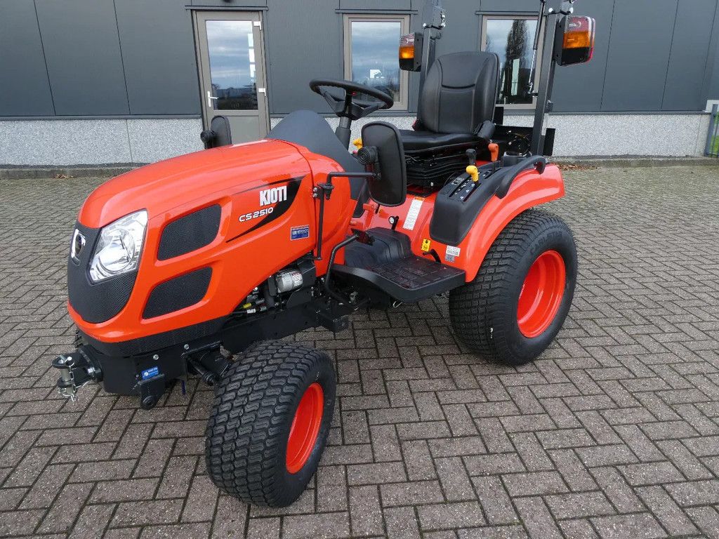Kioti CS2510 4wd HST / 00001 Draaiuren / Hoge Gazonwielen