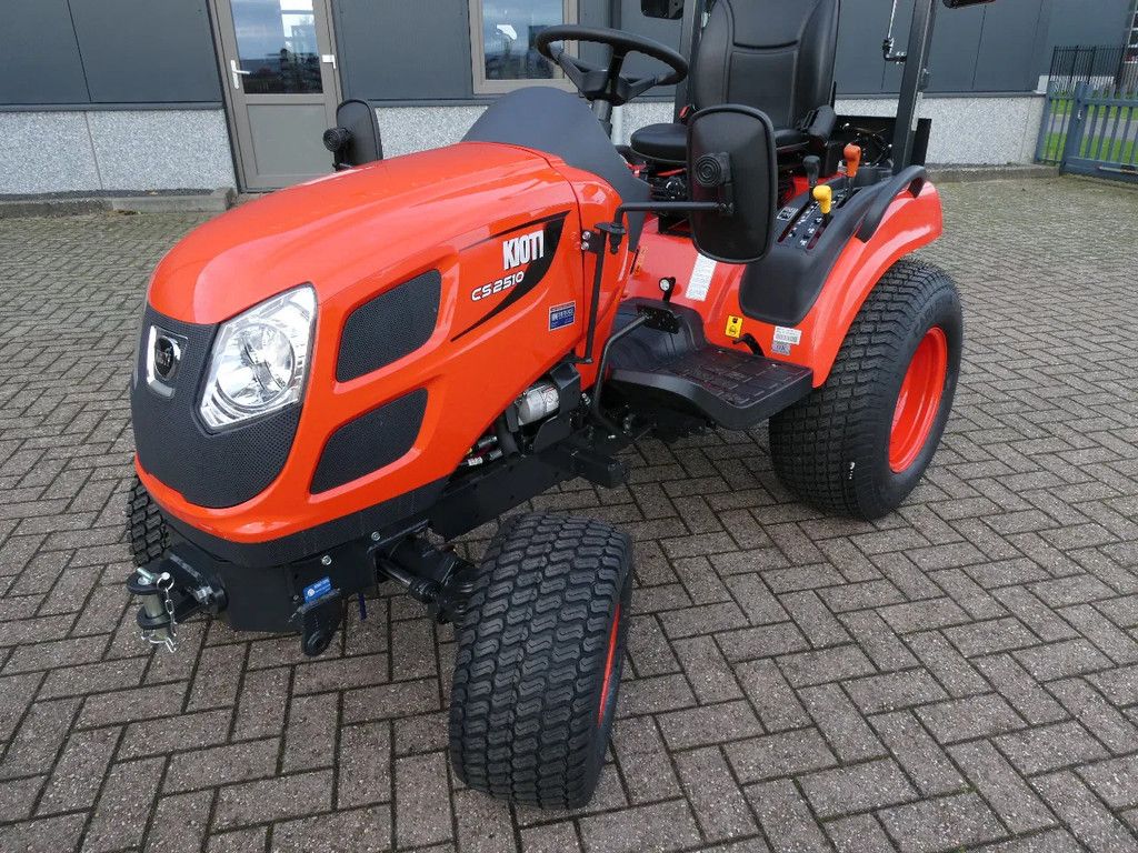 Kioti CS2510 4wd HST / 00001 Draaiuren / Hoge Gazonwielen
