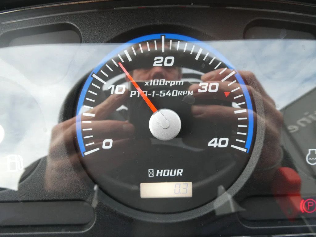 Kioti CS2510 4wd HST / 00001 Draaiuren / Hoge Gazonwielen