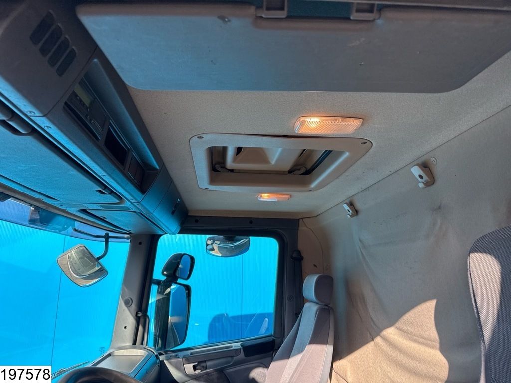 Scania P 230 Carrier, Dhollandia