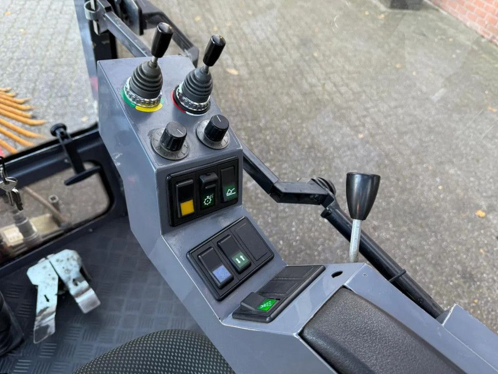 Nimos DM-Trac 205 OKB-70- Onkruidborstelmachine Werktuigendrager 4X Hydraulische functie