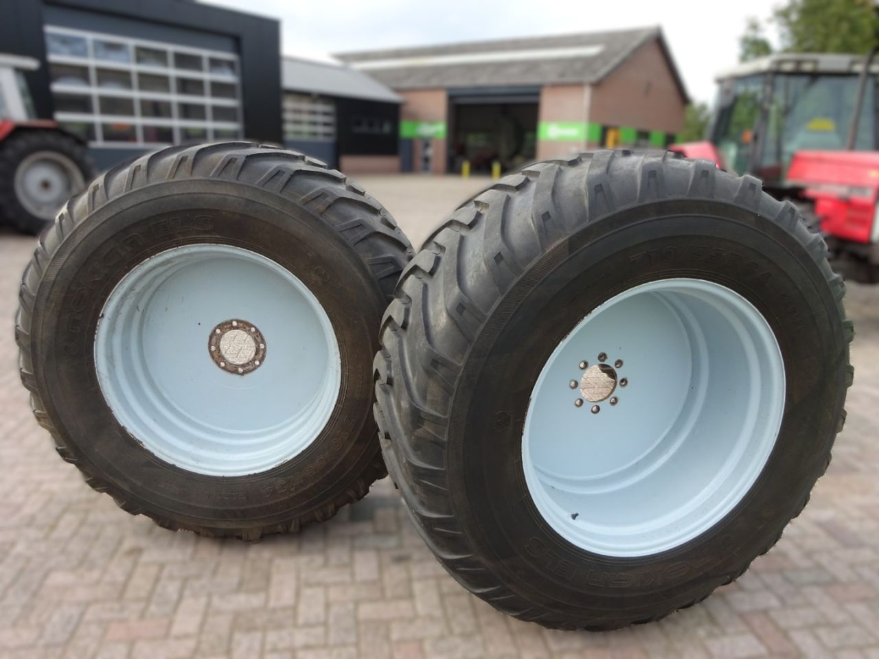 Set gazonbanden op velgen 560/60R22 en 710/55R34 MF/Landini