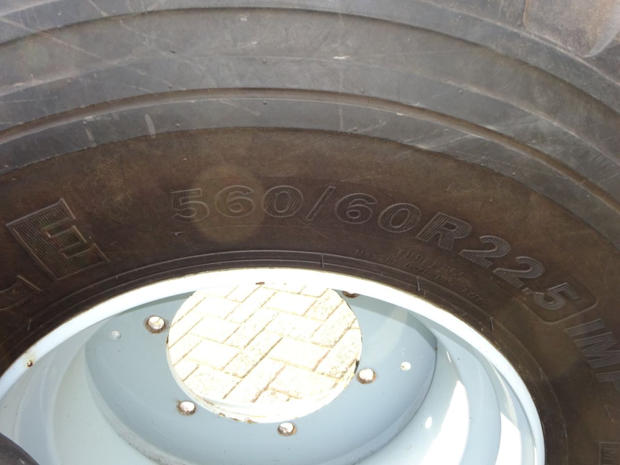 Set gazonbanden op velgen 560/60R22 en 710/55R34 MF/Landini