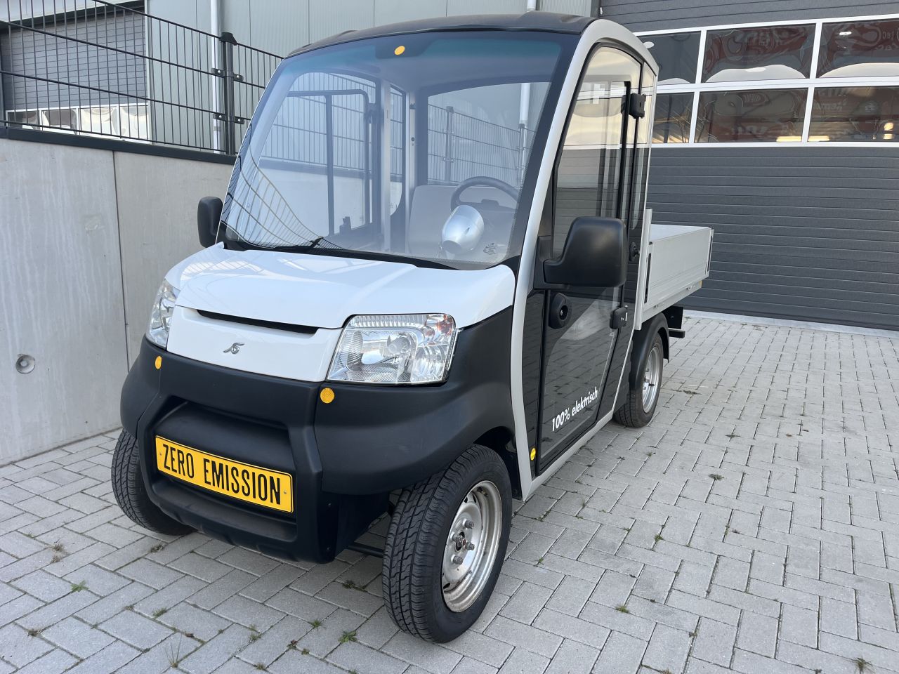 Garia Cargo truck