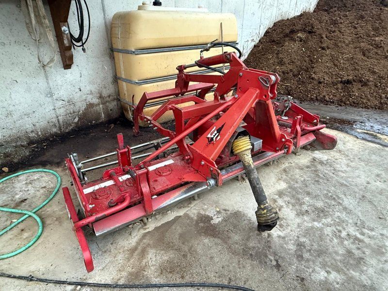 Lely Terra 250 mit hydr. Anbauteilen