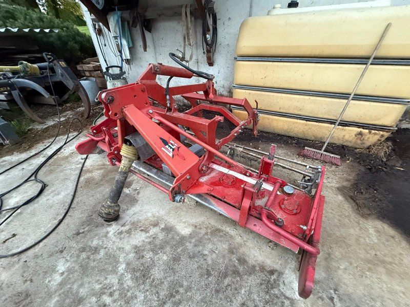 Lely Terra 250 mit hydr. Anbauteilen