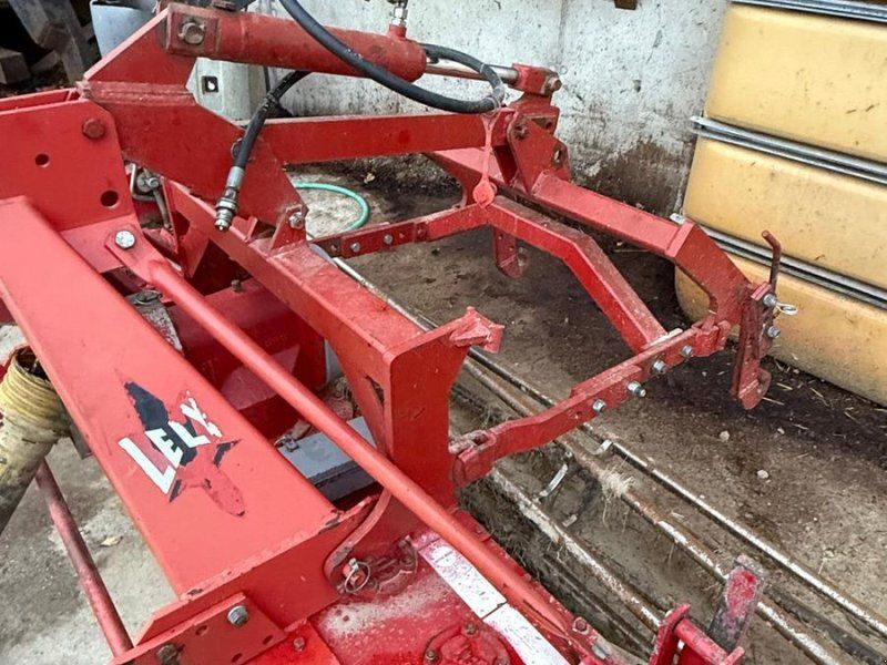 Lely Terra 250 mit hydr. Anbauteilen