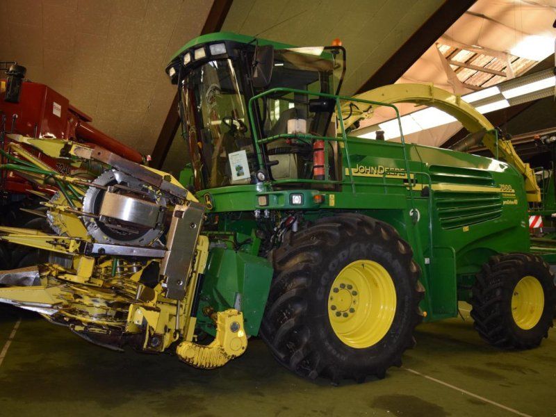 John Deere 7400