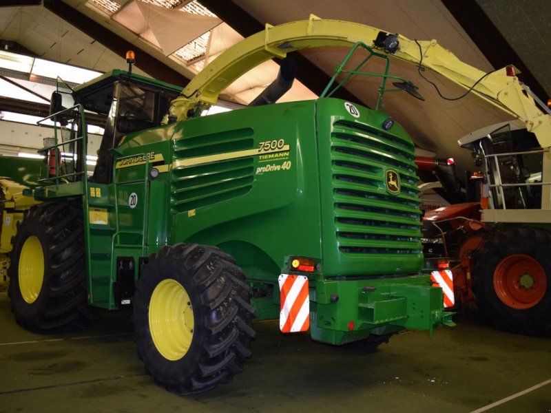 John Deere 7400