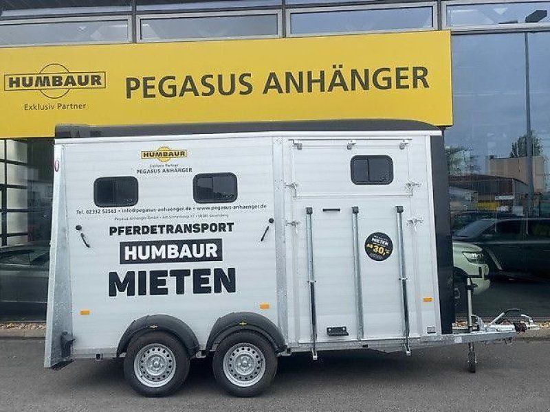Humbaur Notos XTRA Pro 2-Pferdeanhänger Fronstausstieg