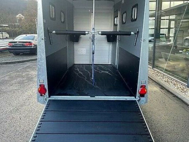 Humbaur * NOTOS X-TRA UP*ALUBODEN begehbare SK NEU