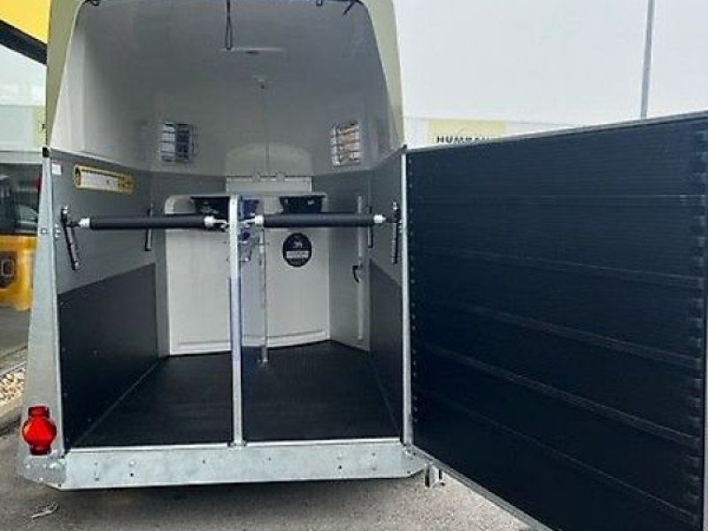 Humbaur Xanthos 2-Pferde 2,4t. SK DS NEU