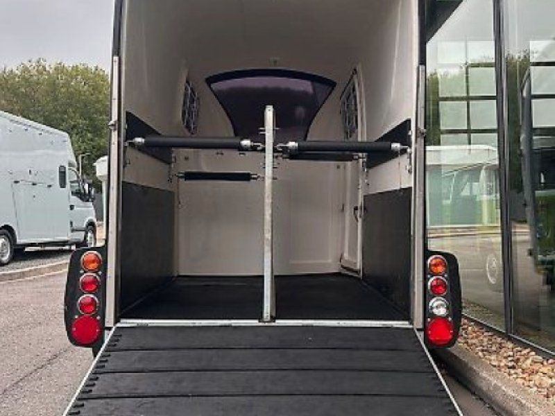 Humbaur Maximus  Pferdeanhänger Vollpoly,Aluboden  2,7to