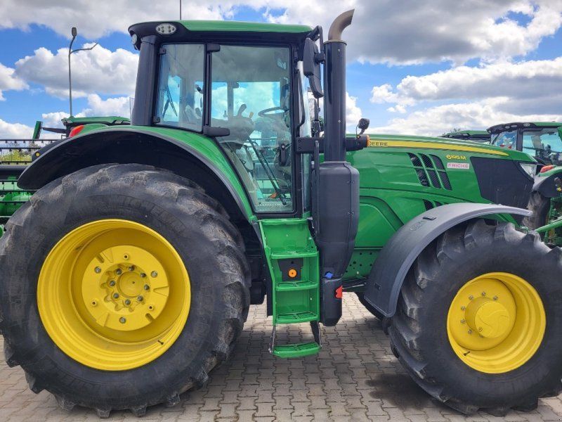 John Deere 6195M