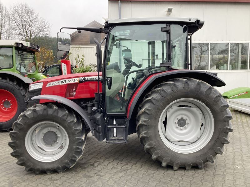 Massey Ferguson 4708 M ESSENTIAL