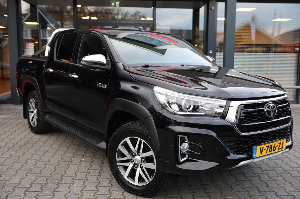 Toyota Hilux 2.4 D-4D DUBBEL CABIN LIMITED BE TREKKER A/T 5SITZ VAN