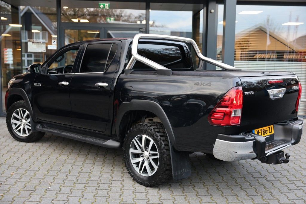 Toyota Hilux 2.4 D-4D DUBBEL CABIN LIMITED BE TREKKER A/T 5SITZ VAN