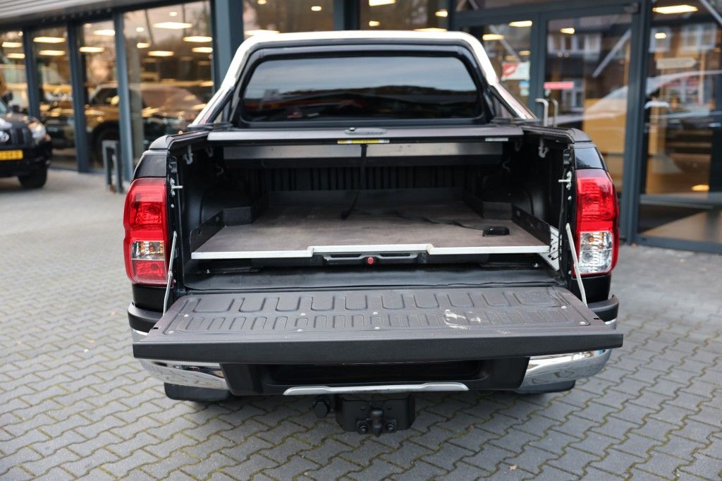 Toyota Hilux 2.4 D-4D DUBBEL CABIN LIMITED BE TREKKER A/T 5SITZ VAN