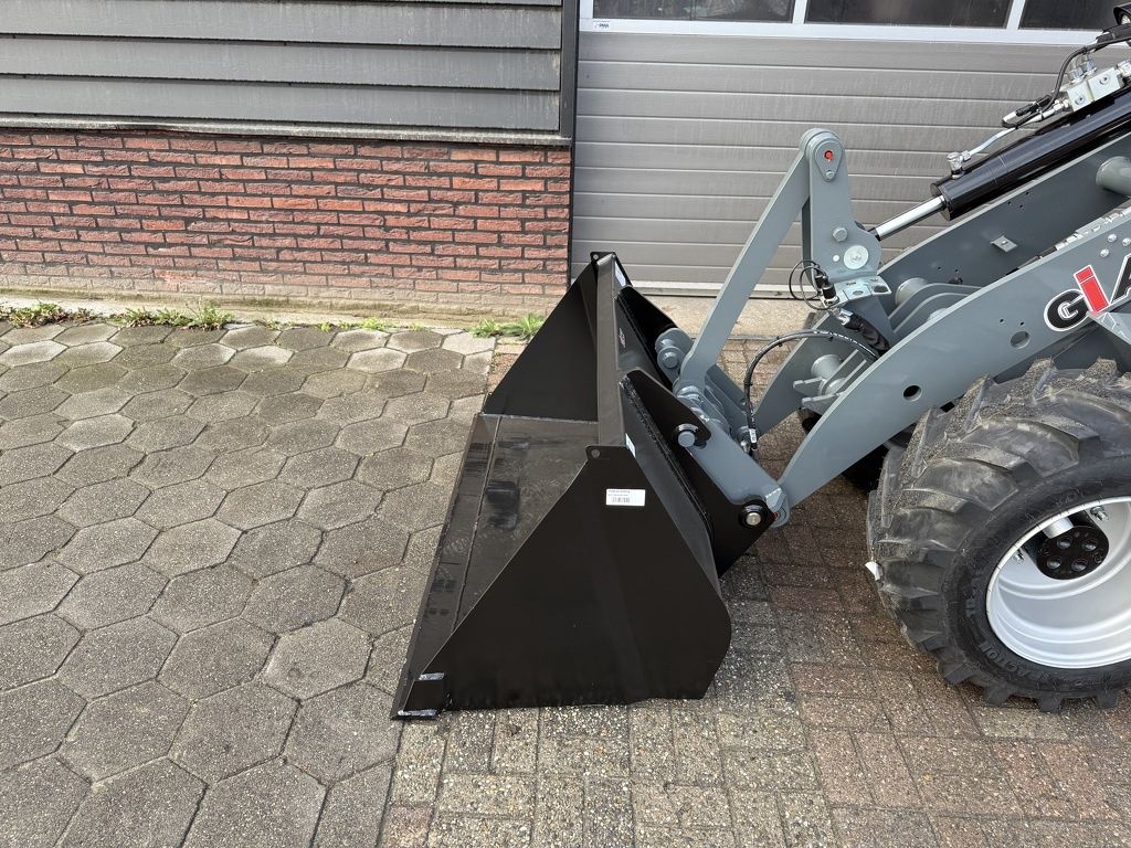 Giant G2700 HD + minishovel / kniklader NIEUW