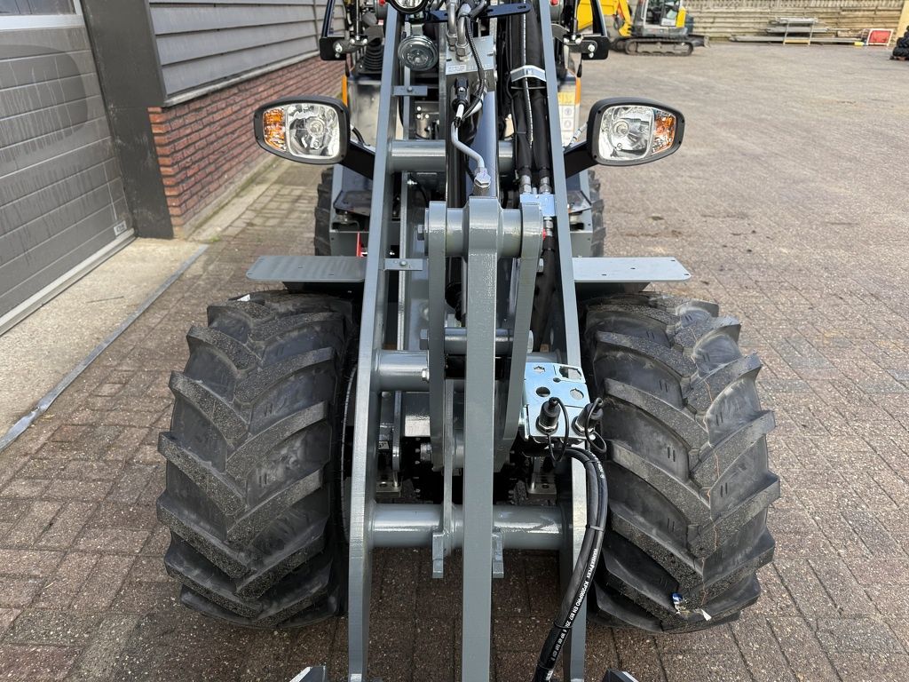 Giant G2700 HD + minishovel / kniklader NIEUW