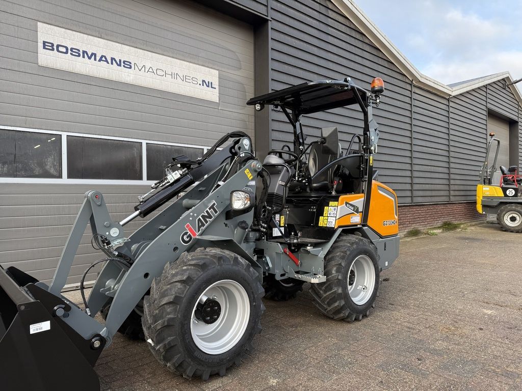 Giant G2700 HD + minishovel / kniklader NIEUW
