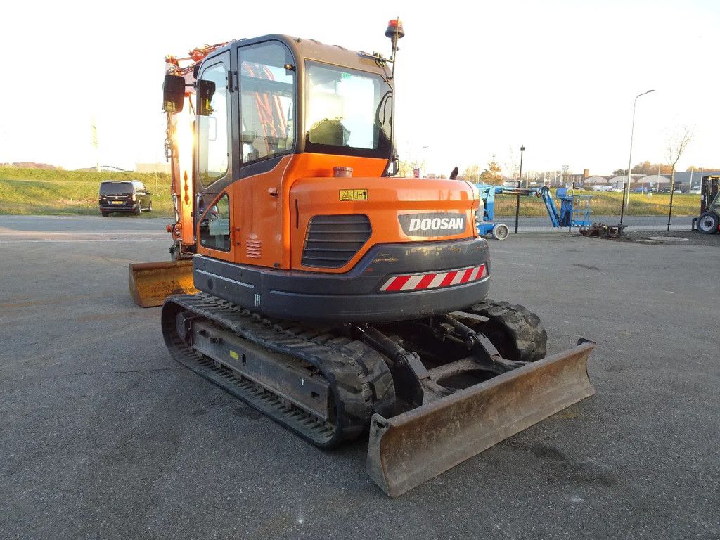 Doosan DX85R-3